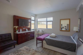 2 Bedroom, 2 Bathroom Detached Apt Max 7 Sleepers